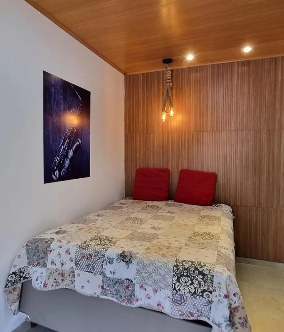 Apartamento Charmoso Perto Da Praia Dos Anjos アハイアウ・ド・カボ アパート